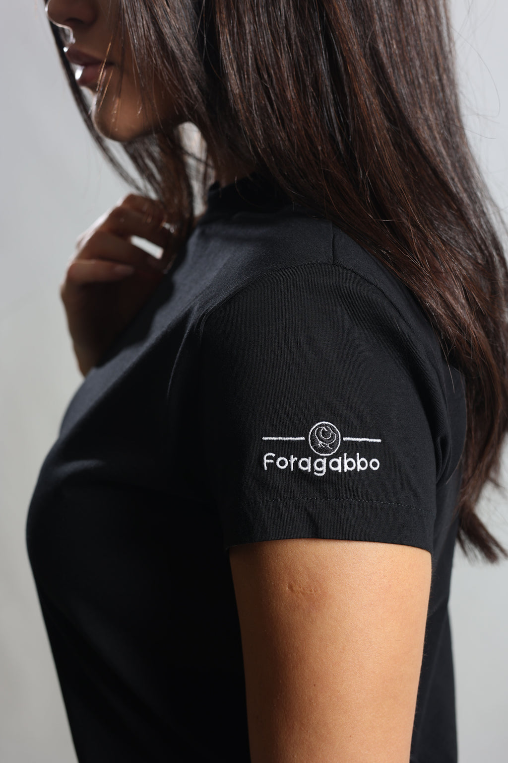 T-shirt donna nera logo spalla