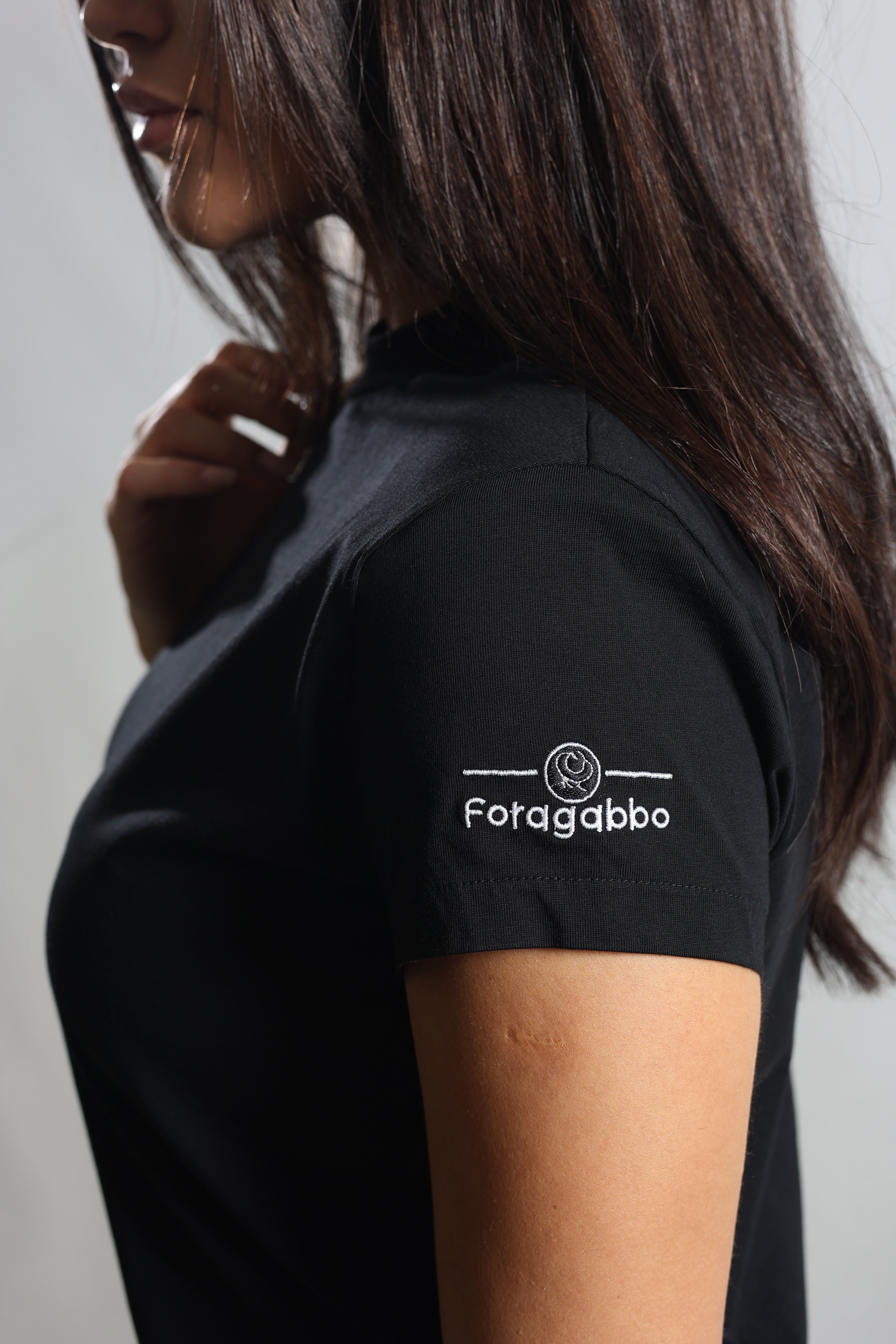 T-shirt donna nera logo spalla