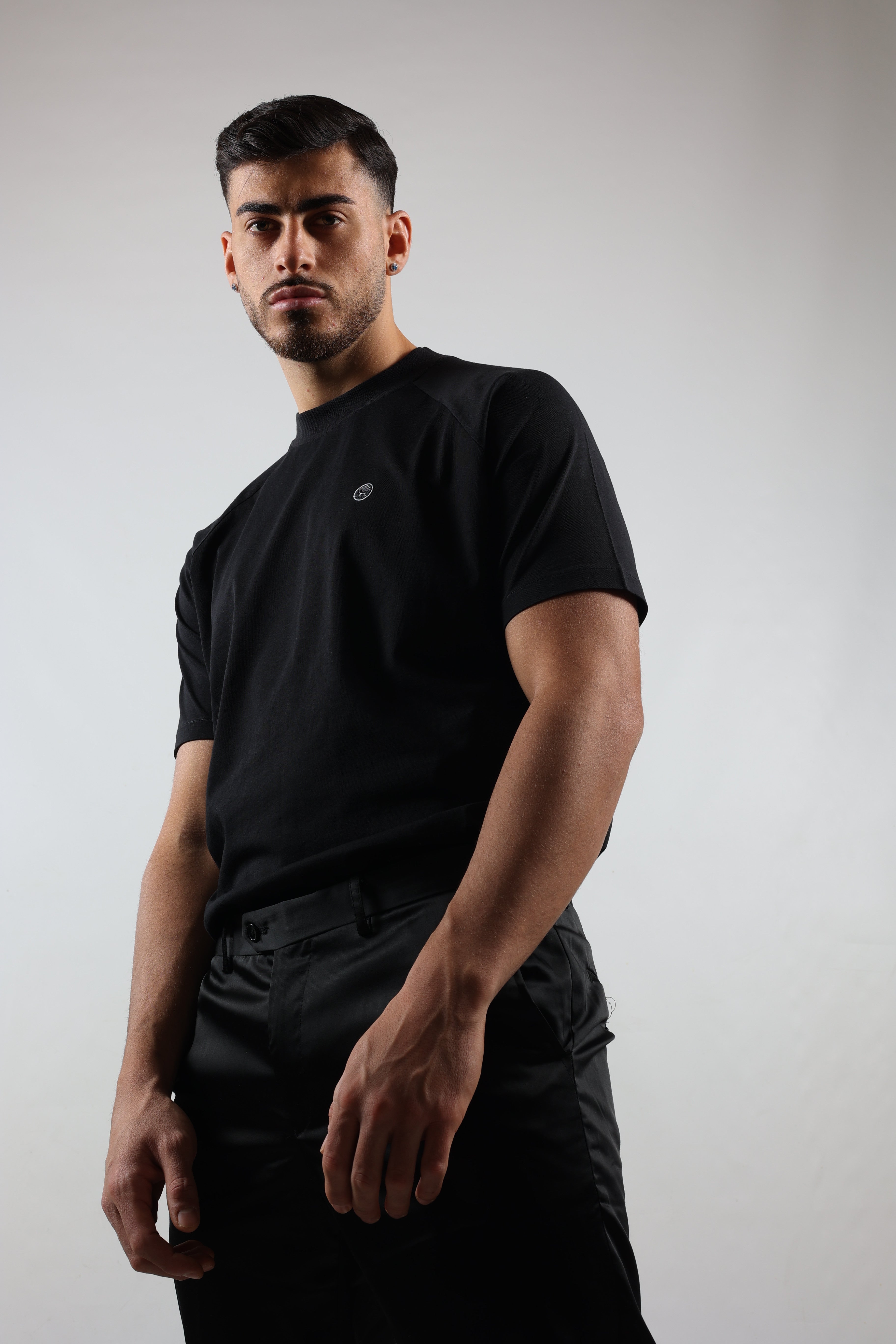 T-shirt nera uomo logo petto