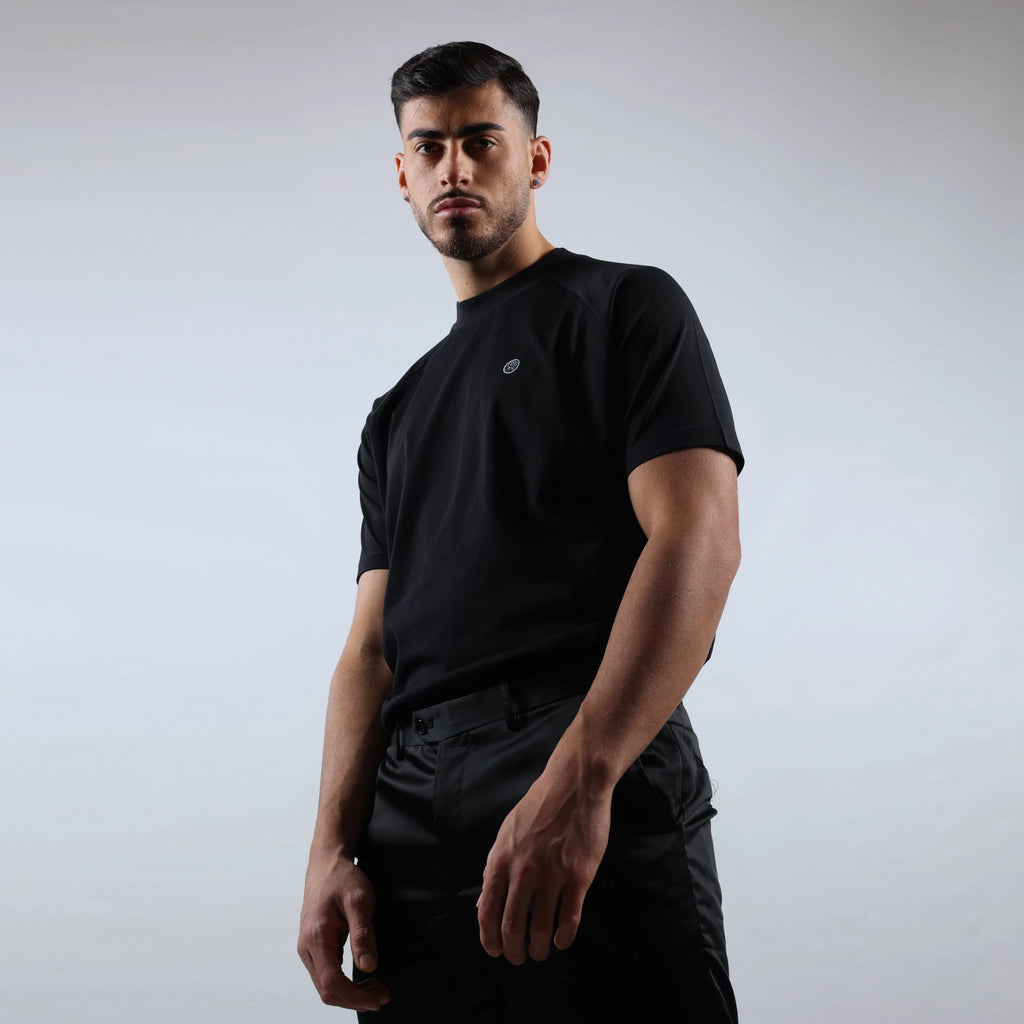 T-shirt nera da uomo, logo petto