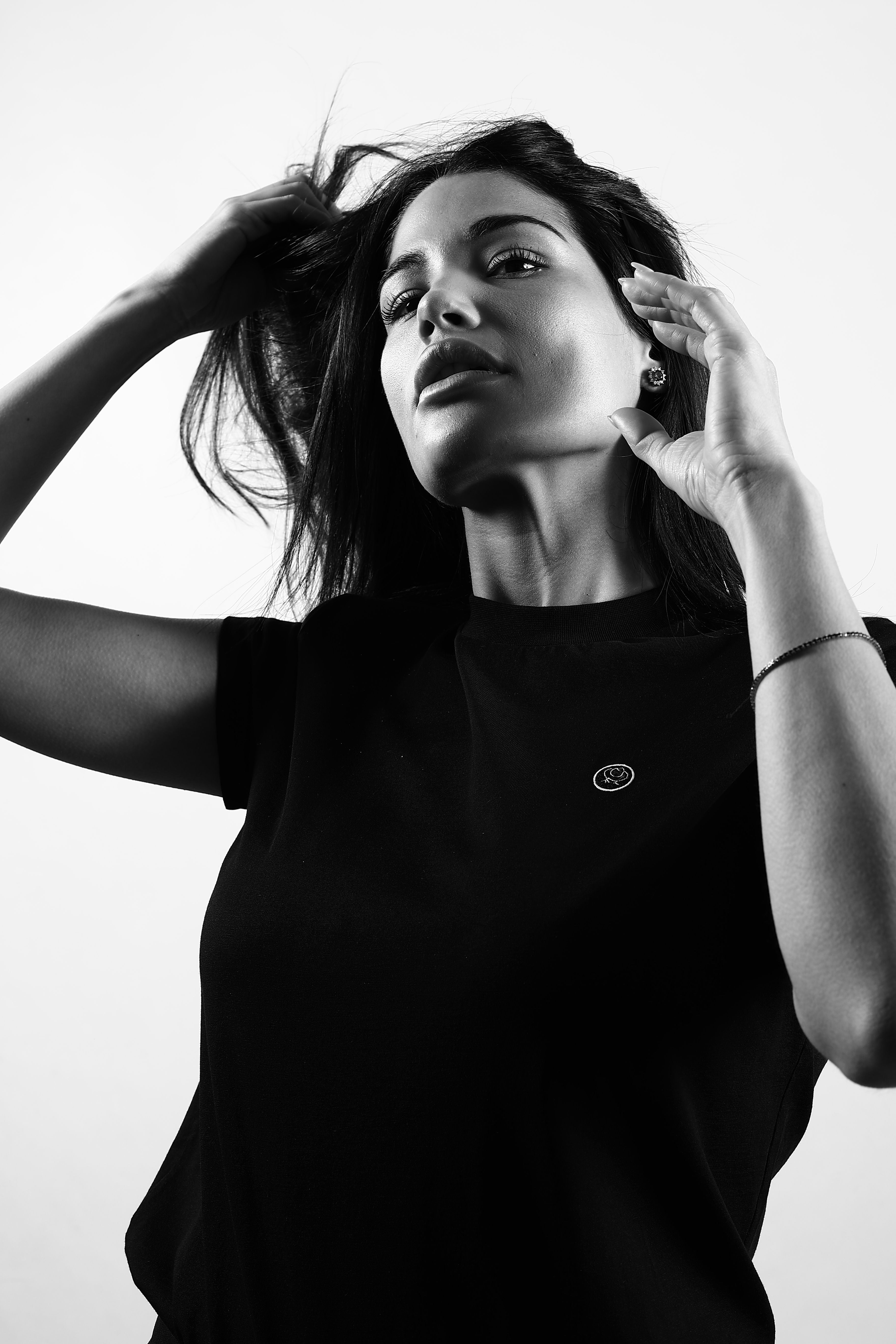 T-shirt donna nera logo petto