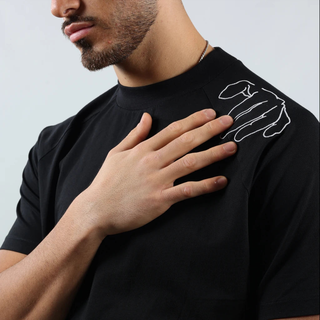 T-shirt nera da uomo, ricamo mano