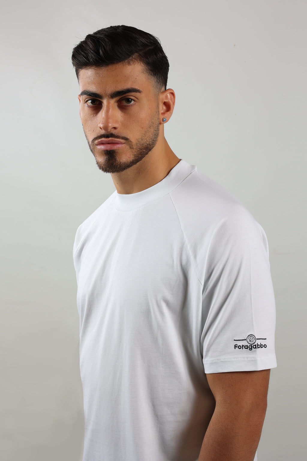 T-shirt bianca uomo logo spalla