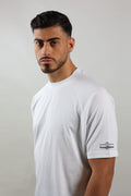 T-shirt bianca uomo logo spalla