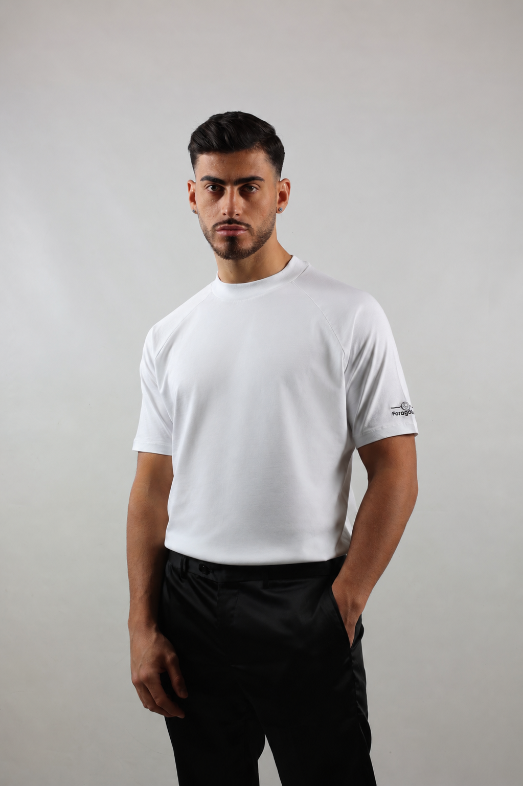 T-shirt bianca uomo logo spalla