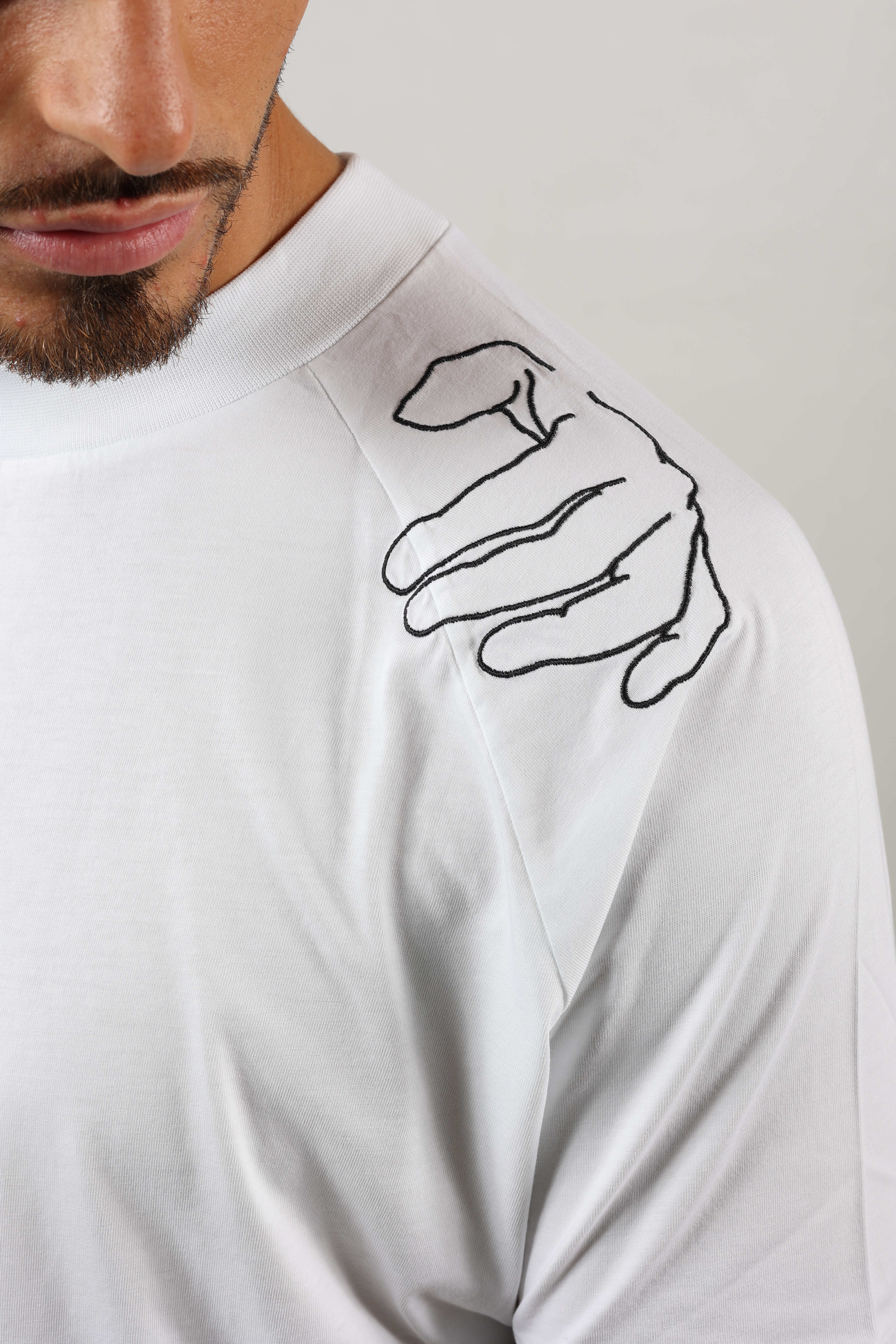 T-shirt bianca uomo, ricamo mano