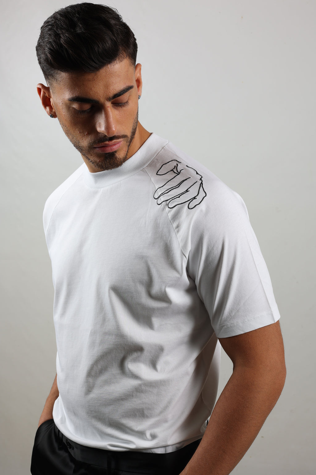T-shirt bianca da uomo, ricamo mano
