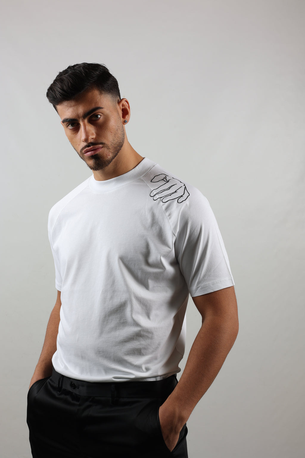 T-shirt bianca uomo, ricamo mano