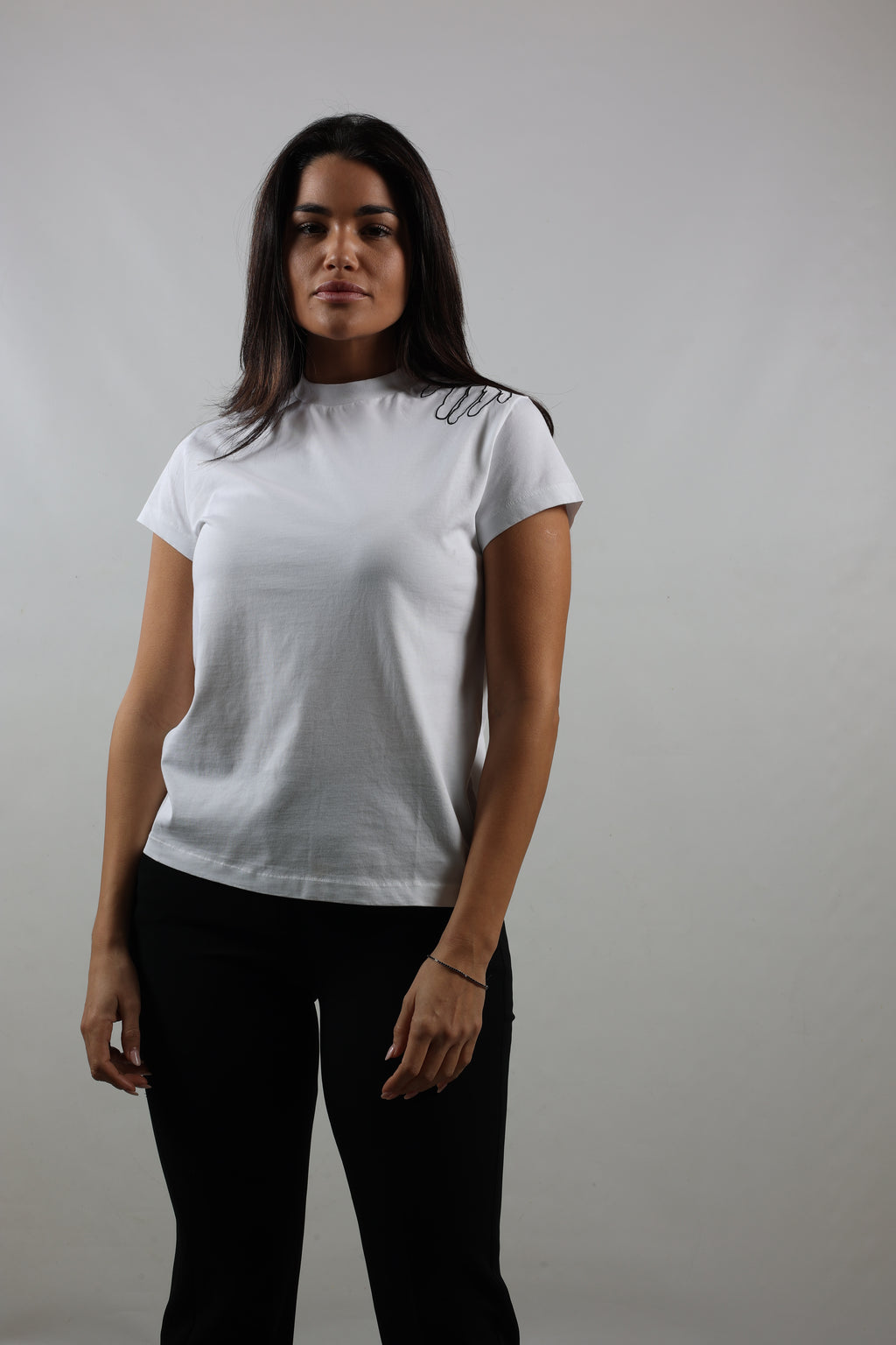 T-shirt bianca da donna, ricamo mano