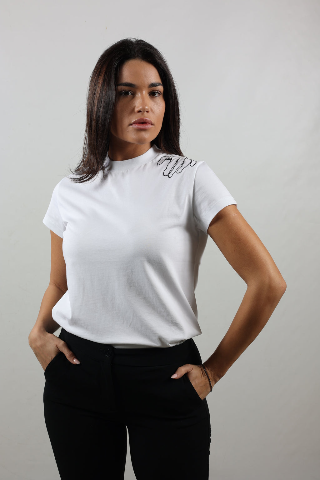 T-shirt bianca da donna, ricamo mano