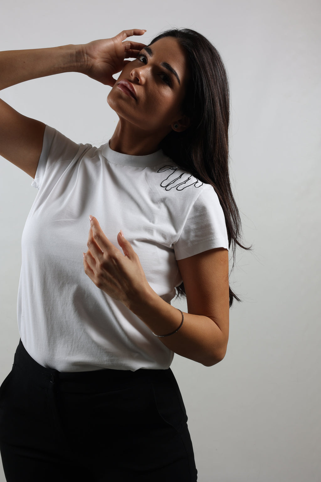 T-shirt donna bianca ricamo mano